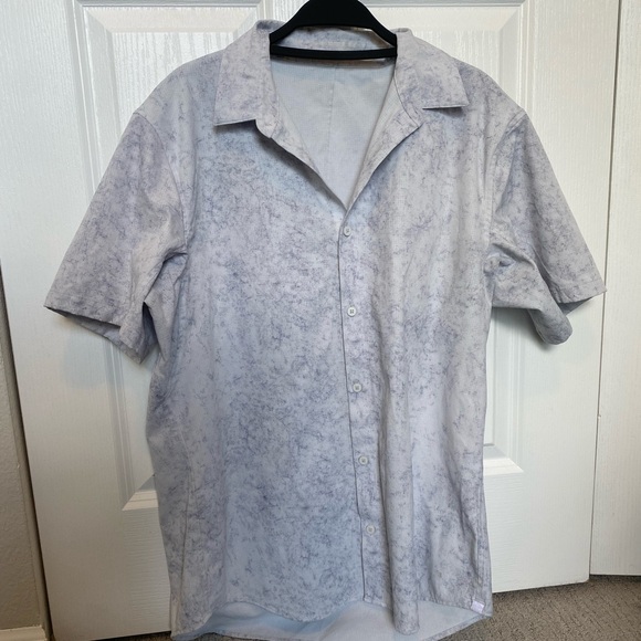 lululemon athletica Other - lululemon athletica Light Gray Marble-Print Short Sleeve Button Shirt